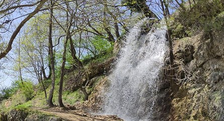 Bu köyün içinde şelale akıyor gören hayran kalıyor