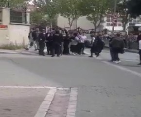 ESENYURT'TA ÇOCUKLARIN KAVGASINA AİLELER DAHİL OLDU