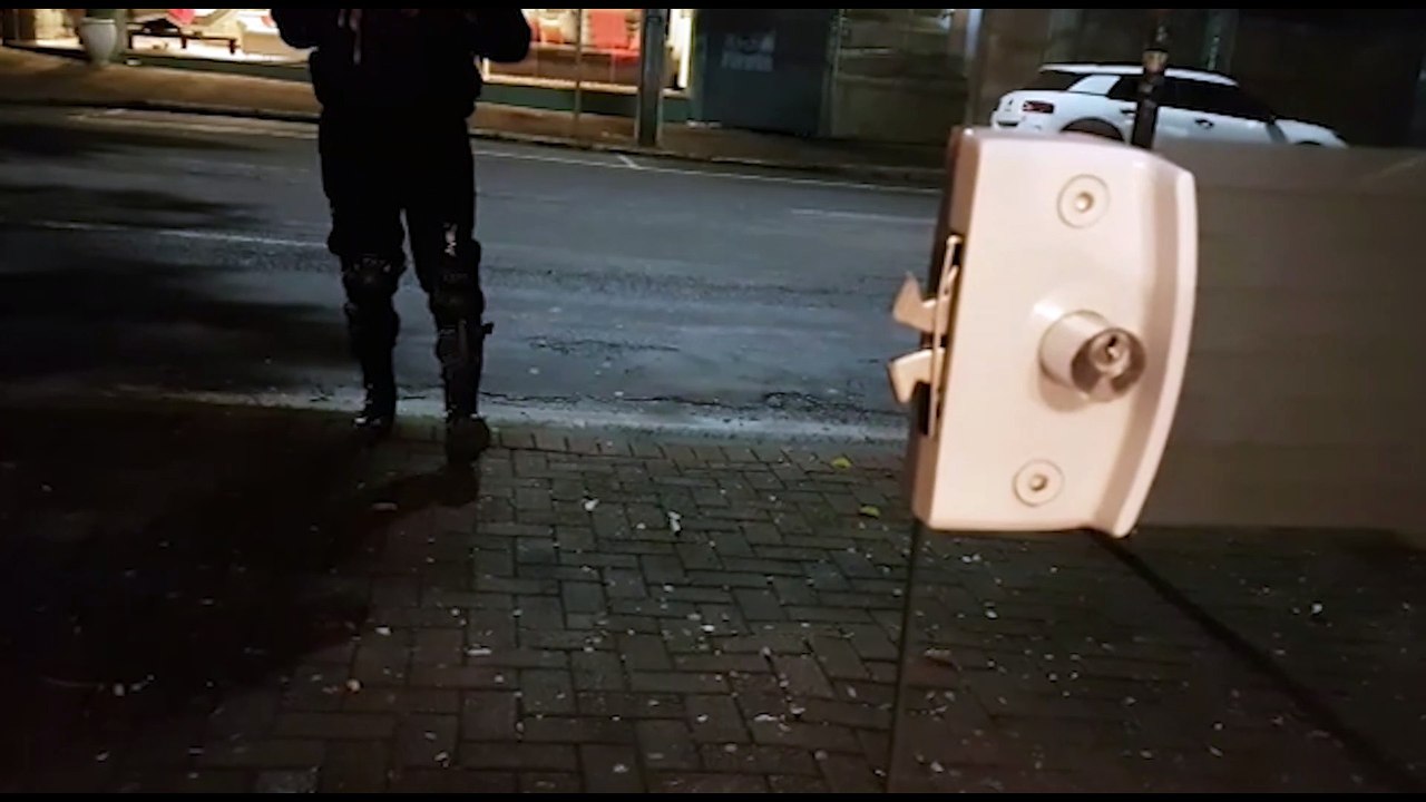 Ladrão arromba fechadura e invade loja de colchões no Centro