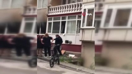 Son dakika haberi... Bursa'da bir apartmanın zemin katında yangın çıktı... Yaşanan panik anları kamerada