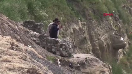 Son dakika! İSTANBUL-SİLİVRİ'DE FALEZDE BAYRAM SELFİSİ İÇİN HAYATLARINI RİSKE ATTILAR