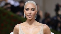 VOICI : Met Gala 2022 : Kim Kardashian révèle le nombre impressionnant de kilos perdus pour rentrer dans sa robe