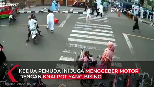 Viral! Dua Pria Bersepeda Motor dengan Knalpot Bising Ganggu Warga yang hendak Salat Id