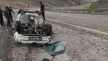 Refüje devrilen otomobildeki 4 kişi yaralandı