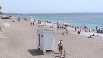 Antalya sahillerinde bayram hareketliliği yaşanıyor