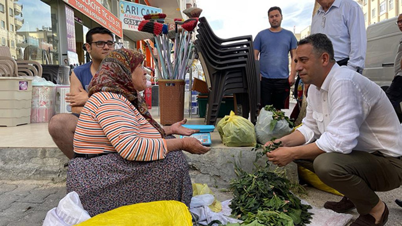 Pazarda yaşlı kadın böyle dert yandı: Evime varıyorum, yemek pişiremiyorum