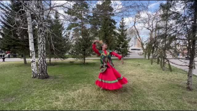 Kazakların bozkır yaşamındaki doğa ile ilişkisi halk oyunlarında sergileniyor