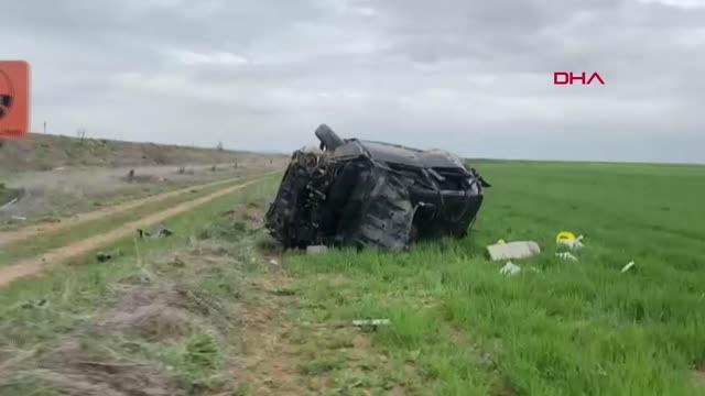 NİŞANA GİTMEK İÇİN YOLA ÇIKAN AİLE KAZA YAPTI 1 ÖLÜ, 6 YARALI