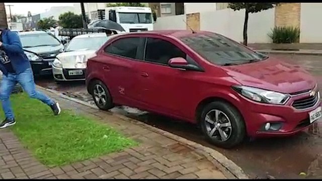 Quatro carros se envolvem em colisão na Rua Paraná, no São Cristóvão