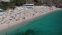 Alanya plajları bayram tatilinde yerli yabancı turist akınına uğradı