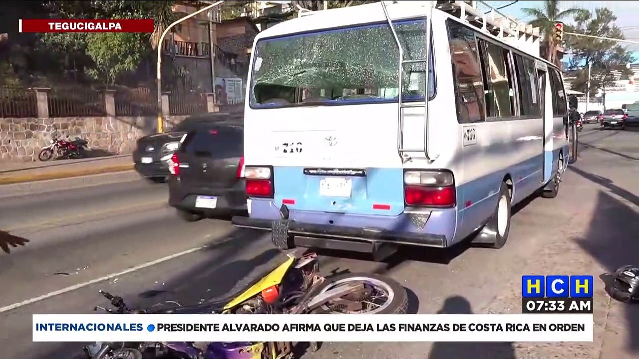 ¡Se le “soplaron” los frenos! Herido resulta motociclista tras impactar con “rapidito” en la capital