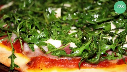 Pizza pancetta,mozzarela et roquette