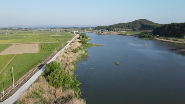 나주 영산강에 경비행기 추락...1명 사망·1명 구조 / YTN