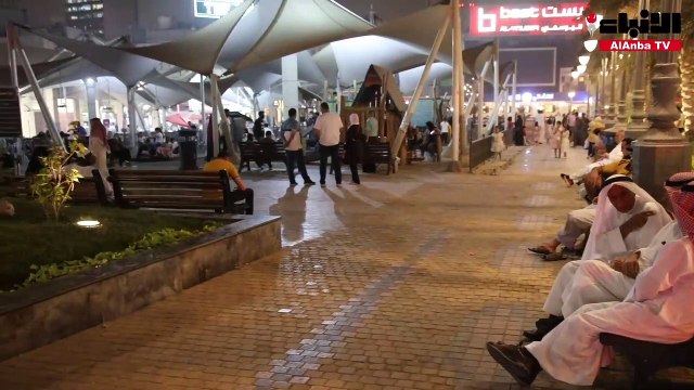 رواد المباركية لـ «الأنباء»: حركة السوق خجولة في العيد ولابد من الإسراع في إصلاح أضرار الحريق