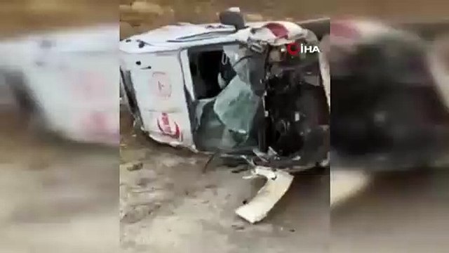 Hasta taşıyan ambulans yan yattı: 5 yaralı