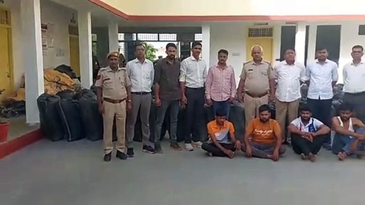 डीएसटी की बड़ी कार्रवाई, 9 वाहन,18 क्विंटल डोडा...
