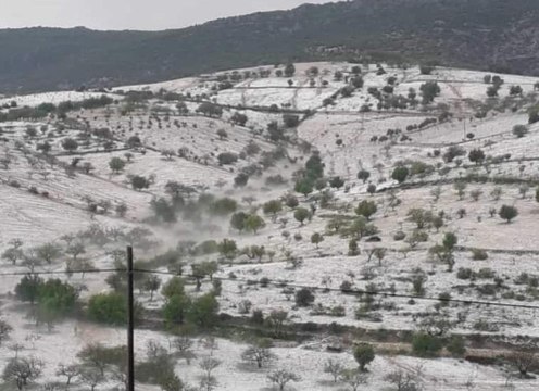 Adıyaman’da ceviz büyüklüğünde dolu yağdı