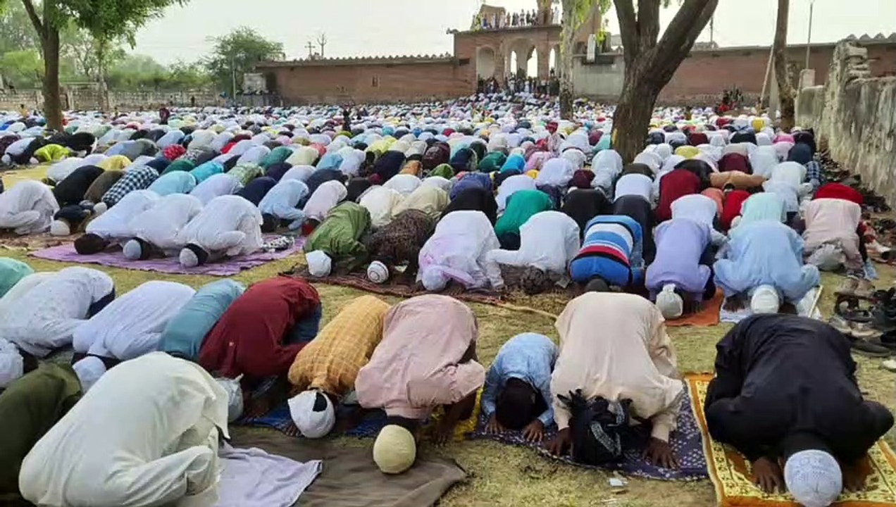 दो वर्ष बाद ईदगाह हुई गुलजार, नमाजियों ने गले मिल दी ईद की मुबारकबाद