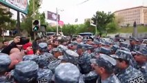 Más de 300 detenidos tras dos días de manifestaciones en Armenia