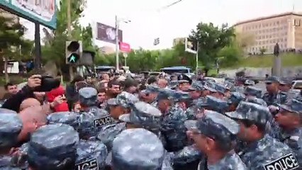 Más de 300 detenidos tras dos días de manifestaciones en Armenia