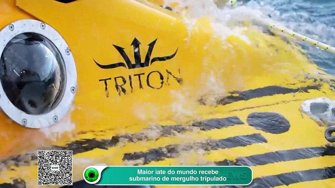 Maior iate do mundo recebe submarino de mergulho tripulado