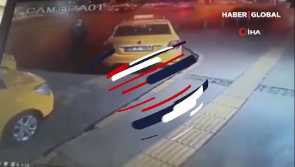 Taksiyi kaçırdı, 5 araca çarptı! O anlar kamerada