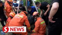 Heartwarming actions save little girl who drops into a narrow well in N China