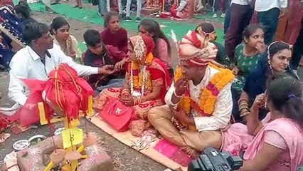 अबूझ सावे पर विवाह सूत्र में बंधे जोड़े