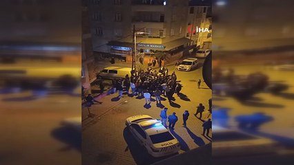 Tacizle suçlanan iki kişi bıçaklandı