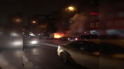 İSTANBUL ŞİŞLİ'DE PARK HALİNDEKİ OTOMOBİL ALEV ALEV YANDI