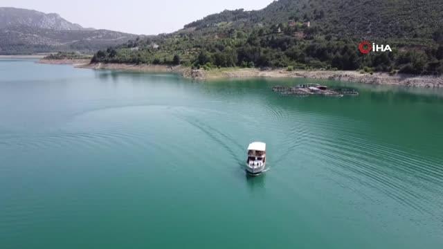 Kozan barajında tatilin keyfini çıkardılar