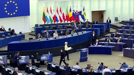 Von der Leyen pide un embargo total al petróleo ruso