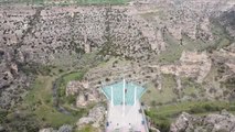 (FPV DRONE) - 77 kilometrelik Ulubey Kanyonu doğa tutkunlarını kendine çekiyor