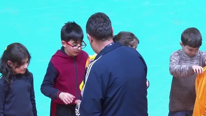 Yabancı uyruklu ilkokul öğrencilerinin hentbol tutkusu