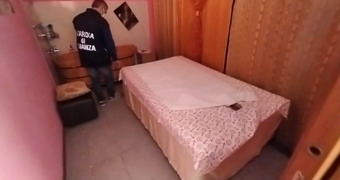 Finale Ligure (SV) - Sequestrato centro massaggi hot gestito da donna cinese (04.05.22)