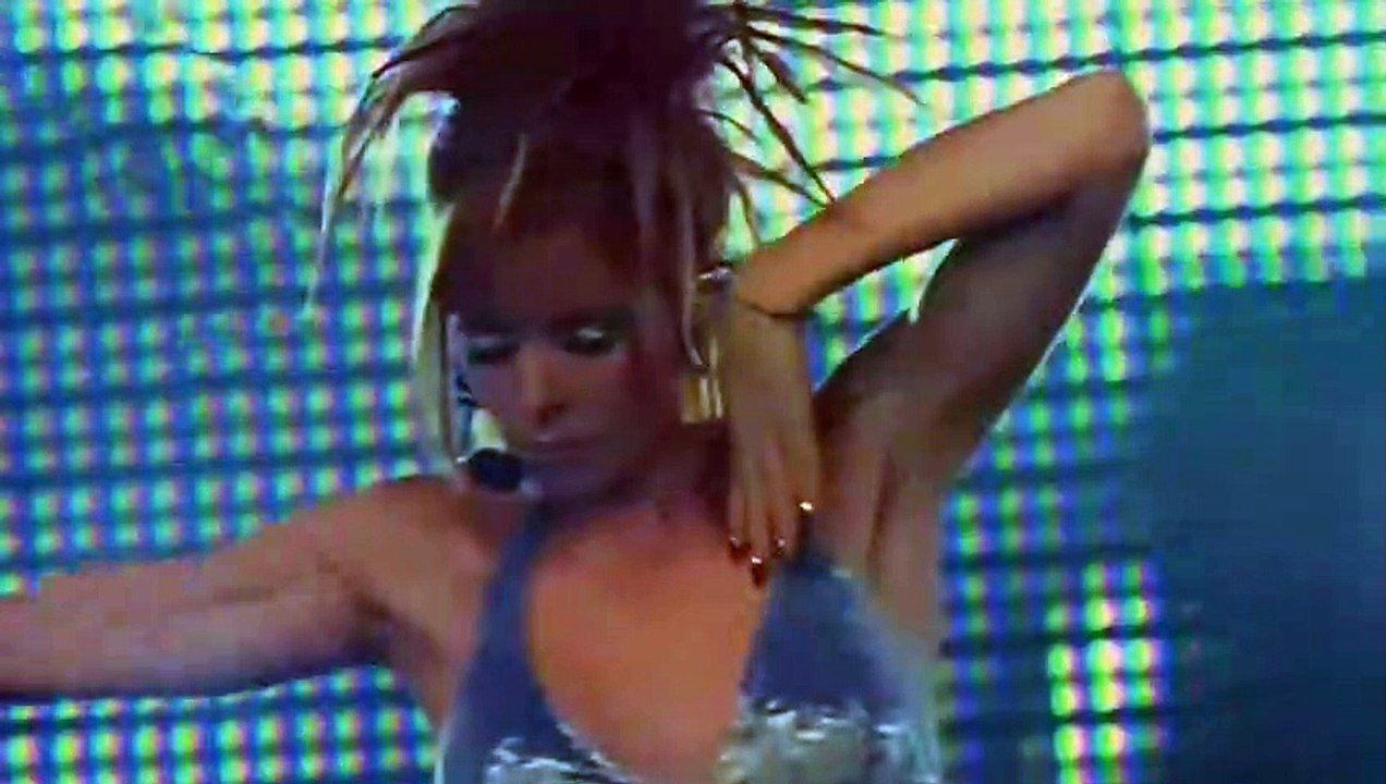 Mylène Farmer chante "California" en live