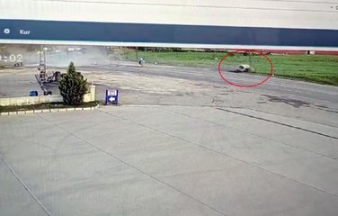 Son dakika gündem: BATMAN'DA HAFİF TİCARİ ARAÇ, ELEKTRİK DİREĞİNE ÇARPTI: 4 YARALI