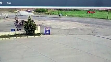 Batman'da feci kaza! Elektrik direğine çarpıp durdu