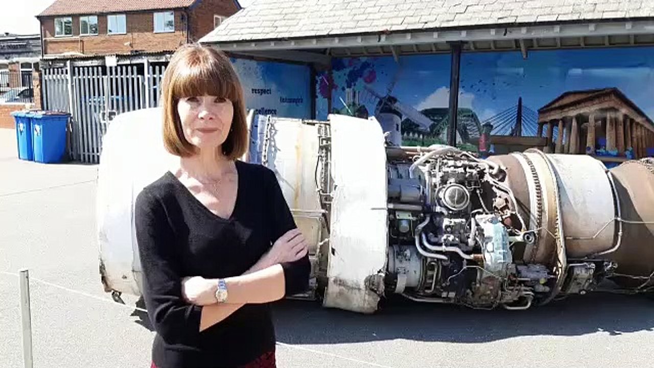 Sunderland Echo News - From Chicago to Sunderland – children “amazed” as Boeing 747 engine sculptures land in their school playground