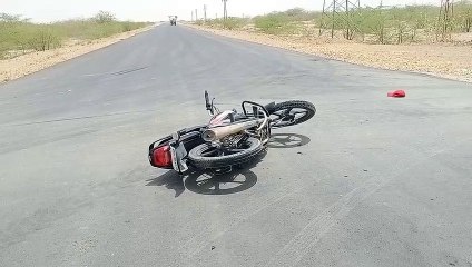 Watch Video: वाहन की चपेट में आई मोटरसाइकिल, दो घायल