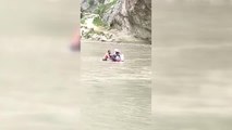 Su seviyesi yükselince kanyonda mahsur kalan 8 kişi kurtarıldı (2)
