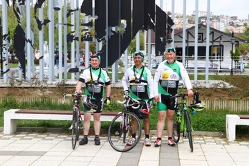 Selanik'te Atatürk'ün doğduğu evden aldıkları toprağı Samsun'a götürüyorlar