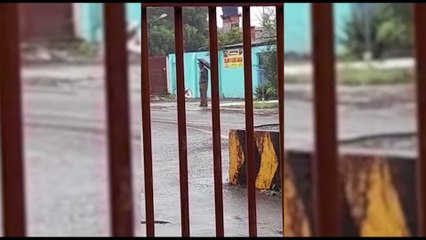 Moradores do Santa Felicidade precisam esperar transporte coletivo na chuva