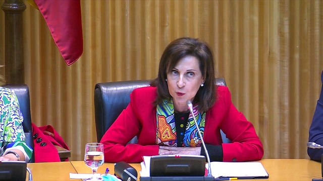 Robles defiende al CNI, confrontando posición con Podemos