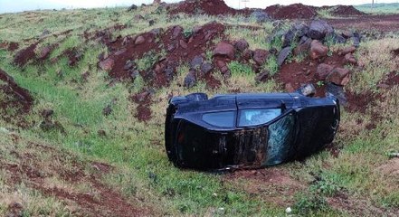 Son dakika haber: GAZİANTEP'TE OTOMOBİL, ŞARAMPOLE DEVRİLDİ: 2 YARALI