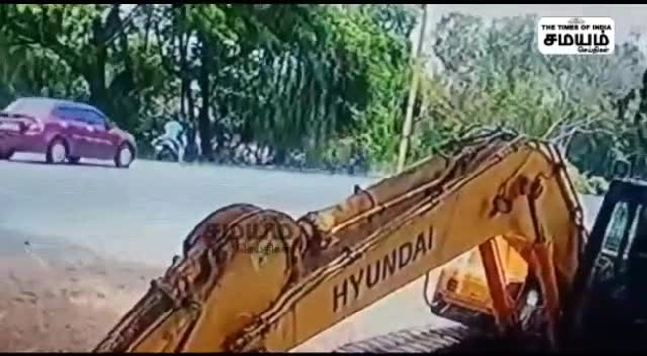 கட்டுப்பாட்டை இழந்த கார் பைக் மீது மோதி கோர விப...