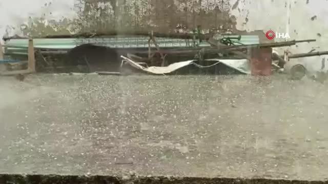 Adana'da dolu yağışı çevreyi beyaza bürüdü, ekili alanlar zarar gördü