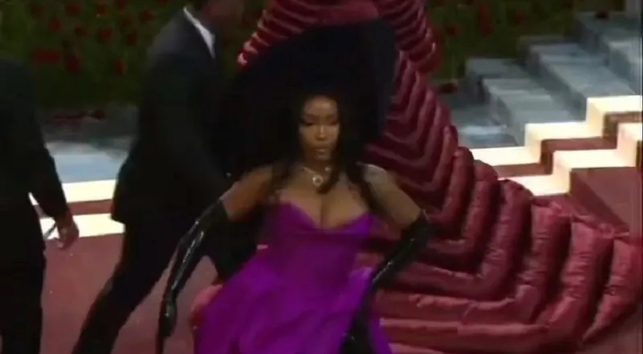 SZA says she is frustrated by the fans and she only does music because she loves it, not for the fans