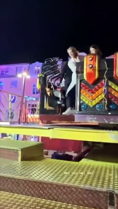 Ces trois filles voulaient des sensation dans un manège, elles en ont eu !