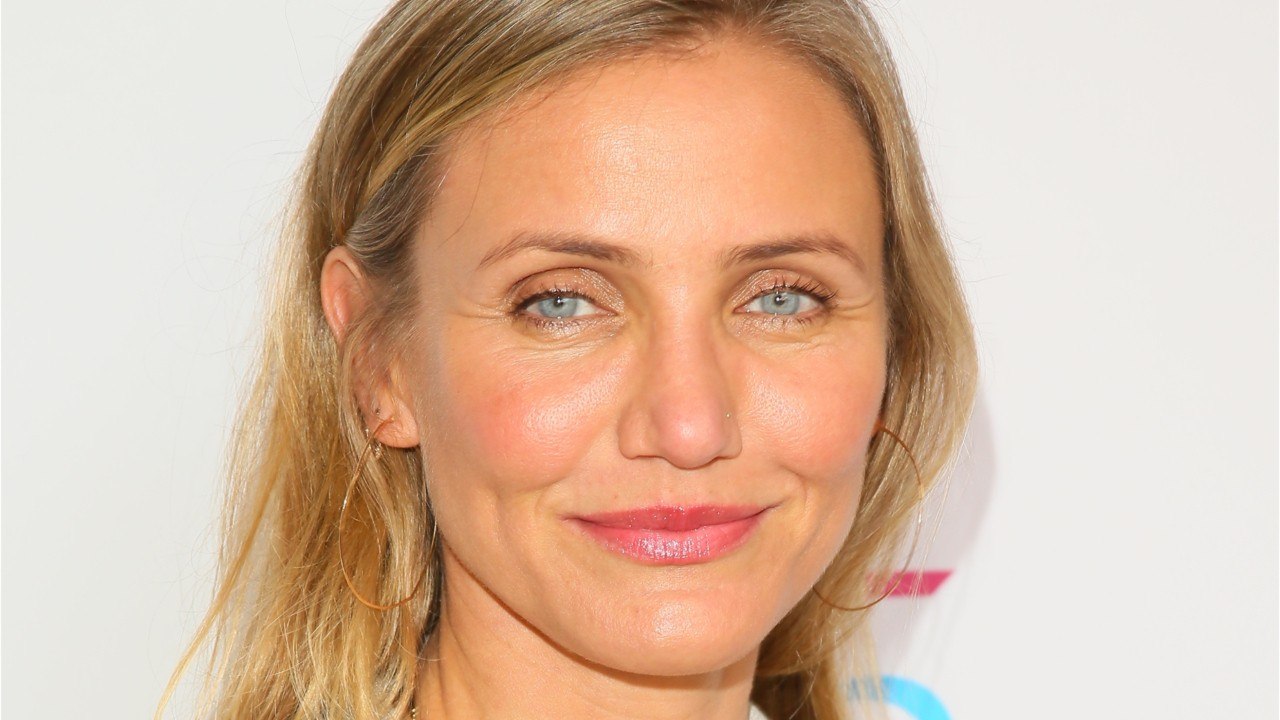 VOICI : Cameron Diaz reproduit son look mythique de Mary à tout prix et séduit les internautes